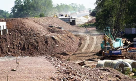 Dự án cao tốc Cam Lộ - La Sơn qua Huế: Vì sao gần 3 năm chưa ‘gỡ’ xong mặt bằng?