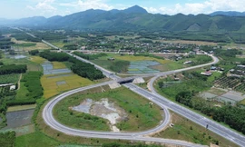 Tuyến cao tốc Cam Lộ - La Sơn giai đoạn 2 sắp mở rộng có gì đặc biệt?
