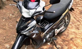 Xe máy ‘bốc hơi’ bánh trước sau 10 phút dựng trong rừng dương ven biển