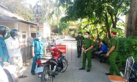 Lập chốt kiểm soát dịch bệnh tại huyện Phú Lộc, TT-Huế.