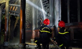 Một ngôi chùa tại Huế bốc cháy trong đêm