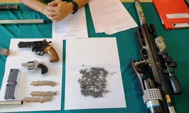 Người dân mang nộp nhiều súng, đạn 