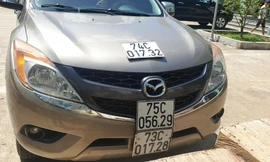 Chiếc xe chở gỗ lậu và "làm xiếc" như phim hành động này có đến 3 biển số.