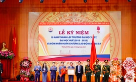 Trường Đại học Luật - Đại học Huế đón nhận Huân chương Lao động hạng Ba