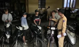 Mật phục, chặn bắt hàng chục 'quái xế' càn quấy trên đường phố Huế
