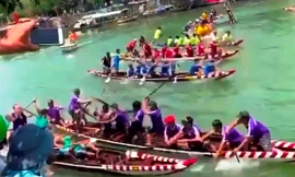Trao giải ‘fair play’ cho đội đua dùng mái chèo phang đội bạn ngã xuống sông