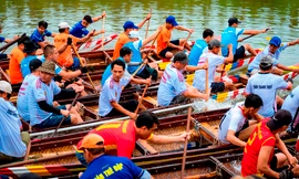 Tưng bừng giải đua ghe bên di tích ‘thượng gia hạ kiều’ hơn 245 năm tuổi