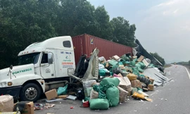 Một người tử vong trong vụ tai nạn giữa xe tải và ô tô đầu kéo trên cao tốc Cam Lộ - La Sơn