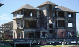 Cận cảnh khu nghỉ dưỡng Vinconstec-Huế chưa giao đất đã xây biệt thự hoang