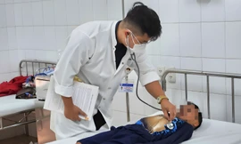 Bốn trẻ em bỏng nặng sau khi đốt pháo mua qua mạng