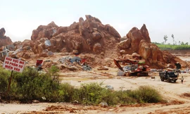 Thừa Thiên-Huế: Vì sao phiên đấu giá 4 mỏ đất bị tạm hoãn vào giờ chót?