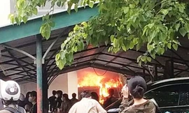 Cháy ngùn ngụt tại trường Du lịch Huế