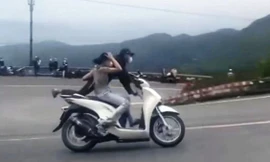 Đôi nam nữ ‘diễn xiếc’ bằng xe SH trên đường đèo Hải Vân đã trình diện công an