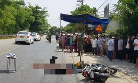 Ngã xe máy xuống đường, người phụ nữ bị ô tô đầu kéo tông tử vong