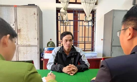 Vừa ra tù vì tội giết người, nghịch tử dùng dao cứa cổ cha