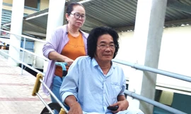 Đang điều trị bệnh, cán bộ y tế bất ngờ bị điều động, luân chuyển đi cơ sở