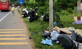 Xe máy lạc tay lái tông vào trụ đèn đường, 2 thanh niên thương vong