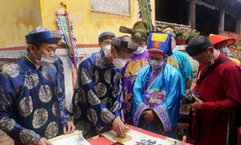 Vào hoàng cung xin chữ cầu phúc, ước may trong ngày hạ nêu, khai ấn