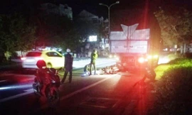 Hai thanh niên tử vong tại chỗ sau cú đâm đuôi ô tô đỗ trên quốc lộ