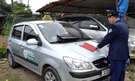 Tài xế taxi bắt chẹt du khách bị phạt 20 triệu đồng