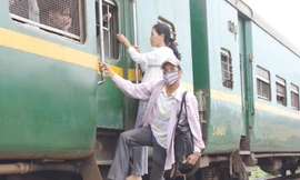 Chạy nhớm theo tàu