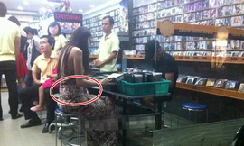 Mẹ Công Vinh: 'Thủy Tiên có bầu ba tháng'