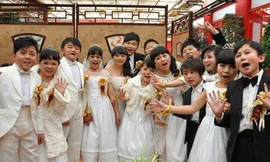 Đám cưới tập thể của… bảy cặp đôi tí hon