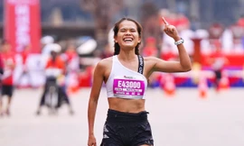 Phạm Thị Hồng Lệ về nhất nội dung marathon nữ