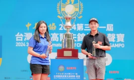 Anh Minh (phải) giành chiến thắng thuyết phục. Ảnh: VGA 