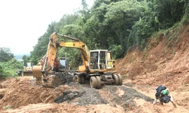 Tháo dỡ chốt cấm đường trên tuyến Hồ Chí Minh đoạn qua Quảng Trị