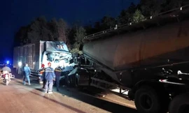 Hai xe tải đối đầu, tài xế tử vong trong cabin