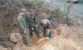 Quảng Trị: Hủy nổ quả bom từ trường nằm sát quốc lộ