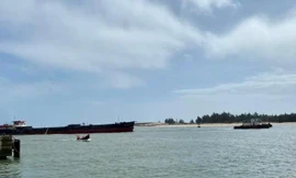 Hành trình giải cứu tàu chở hàng hơn 3.000 tấn cùng 9 thuyền viên mắc cạn trên biển