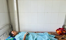 Người phụ nữ Lào để thận ứ nước to như mang thai 8 tháng