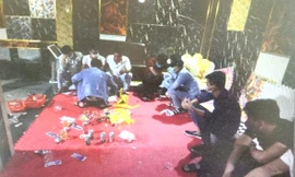 Nhóm thanh niên 14 người tụ tập ăn nhậu dưới tầng hầm quán karaoke, dương tính với chất ma tuý. Ảnh: CA.