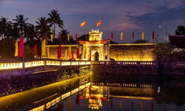 Thành cổ Quảng Trị, cầu Hiền Lương lung linh trong đêm