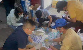 Phát hiện 12.000 viên ma túy trong túi gạo nếp của nữ hành khách