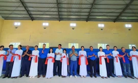 Bàn giao bể bơi cho học sinh vùng lũ ở Quảng Trị