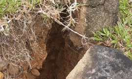 Đưa hàng trăm người dân đến nơi ở mới vì núi xuất hiện vết nứt nguy hiểm