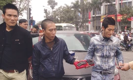 Cảnh sát tinh nhuệ xuống đường dịp Tết