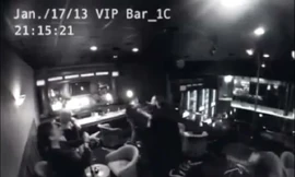 Clip gái bar tranh khách rúng động cư dân mạng