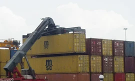 Cách nào chống 'phí chồng phí' đè doanh nghiệp XNK?