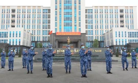 Chiến sĩ Bộ Tư lệnh Cảnh sát biển nhảy điệu 'Ghen cô Vy' tuyên truyền chống dịch