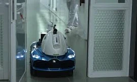 Cải tiến ôtô đồ chơi thành máy khử khuẩn trong khu cách ly