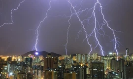 Tại sao các tòa nhà lại gắn cột thu lôi?