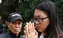 Phủ Tây Hồ chật kín người cầu an