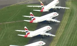 Sân bay hóa hoang mạc, máy bay đỗ kín đường băng ở Anh