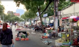 Phiên chợ ngày cách ly xã hội: Tiểu thương rầu rĩ vì doanh thu giảm 50%