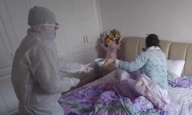 Nhật ký của người chồng một mình chăm vợ bị nhiễm corona