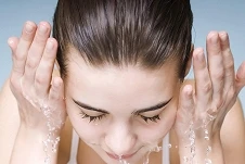 Điều gì xảy ra nếu bạn không bao giờ rửa mặt?